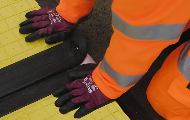 lowpro-15-10-2-way-connector-steel-traffic-safety-application-ss-p-1new